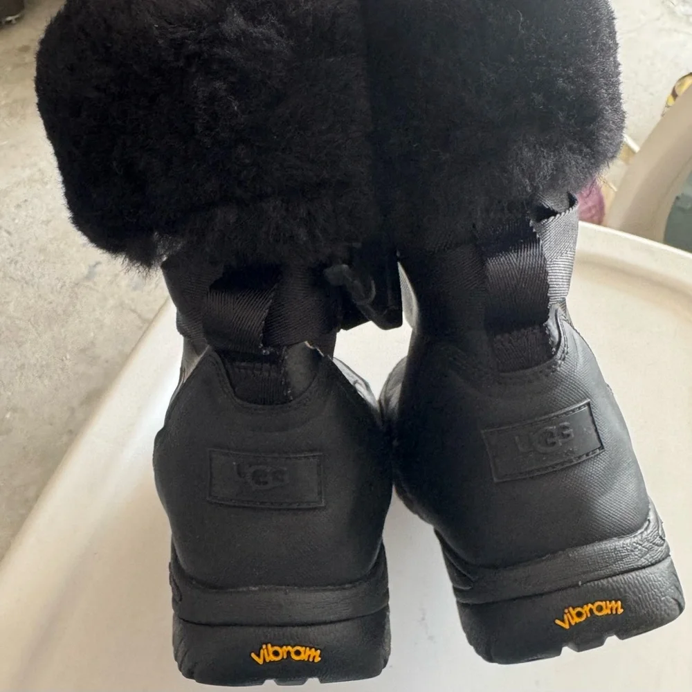 Men’s UGG Tahoe Boots Size 8.5 STYLE: 1107469-BLK